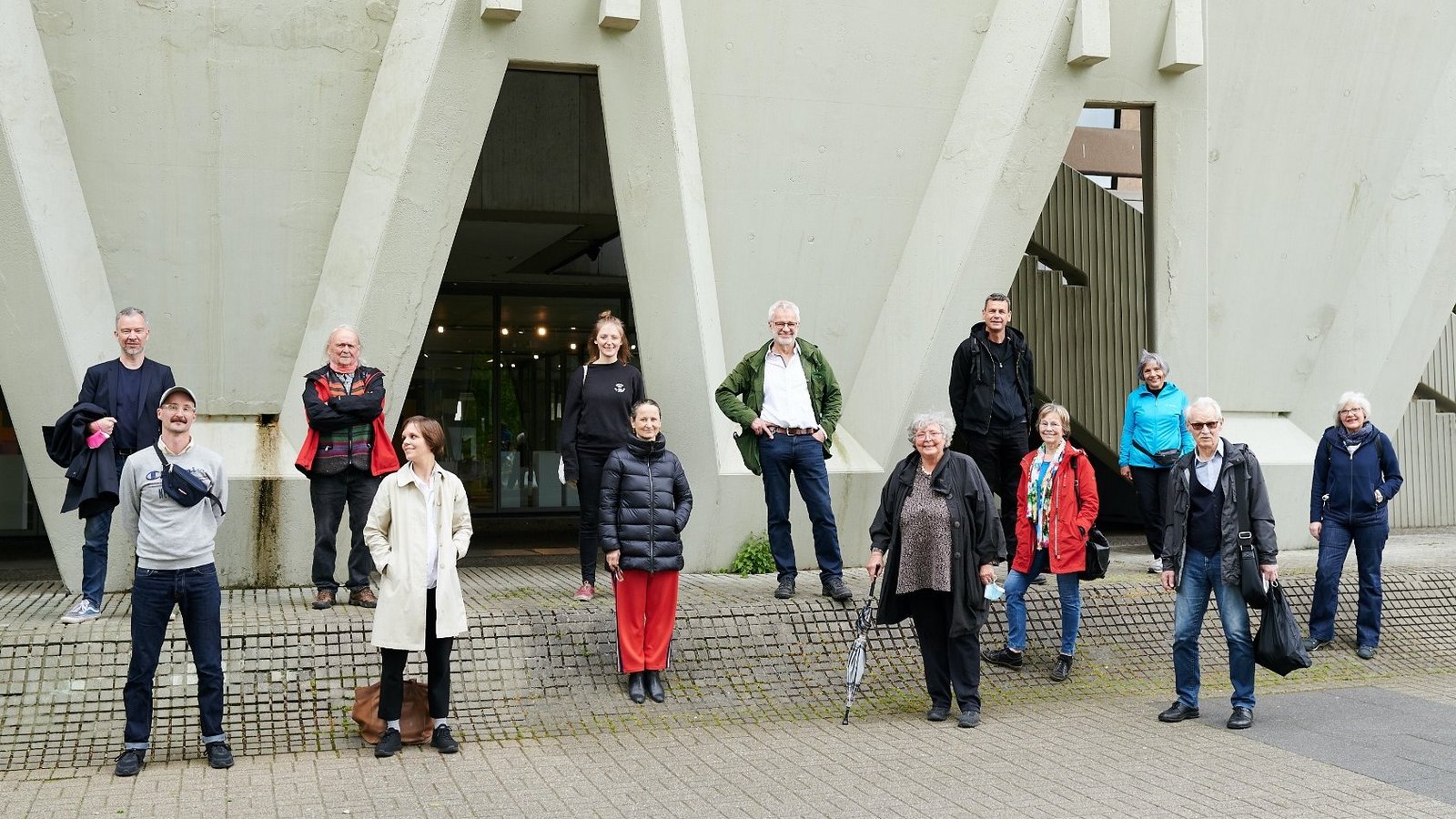 New Patrons' group in front of a building in Marl