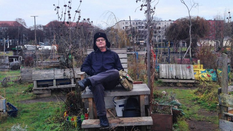 Bruce Sterling im Garten des ehemaligen Flughafen Tempelhof