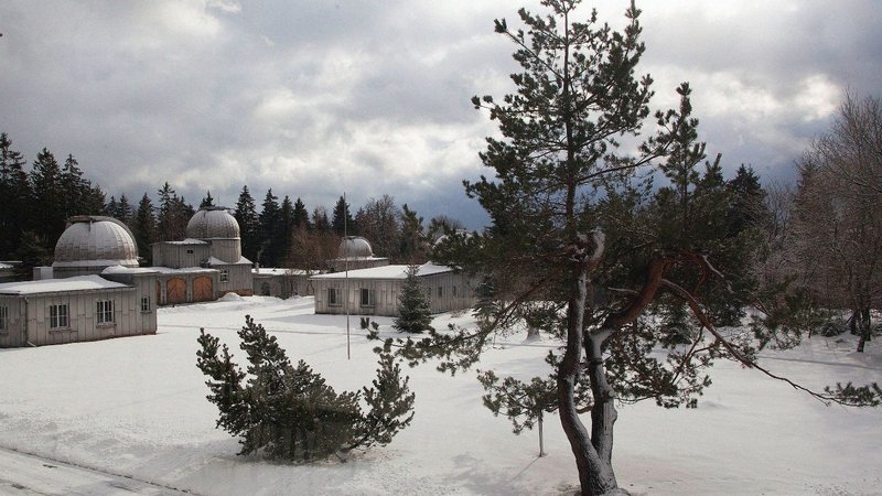Sonneberg Observatory in a snowy landscape