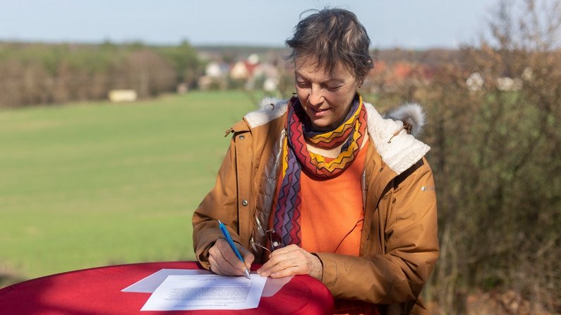 Giuliana Giorgi at the signing of the contract in Friedland