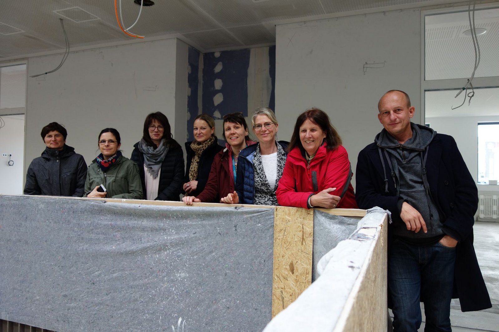 Gruppenfoto der Neuen Auftraggeber von Greifswald mit Direktor Alexander Koch