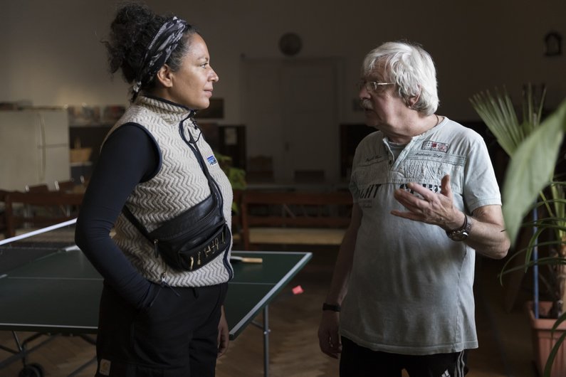 Artist Mariana Castillo Deball and resident in a room in Friedland, discussing.